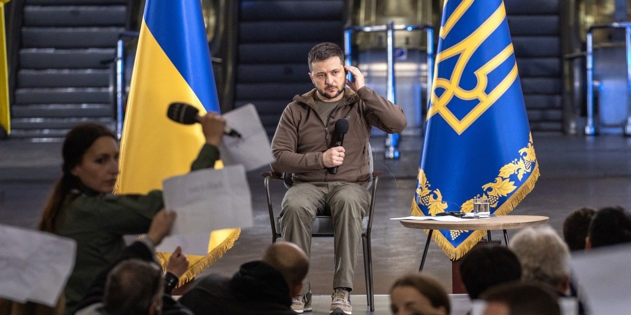 uid_7c62292dd700154f504ce2883bfb01b41650770489325_width_1280_play_0_pos_0_gs_0_height_720_prezydent-ukrainy-wolodymyr-zelenski-w-trakcie-konferencji-prasowej-w-kijowie-fot-john-mooregetty-images